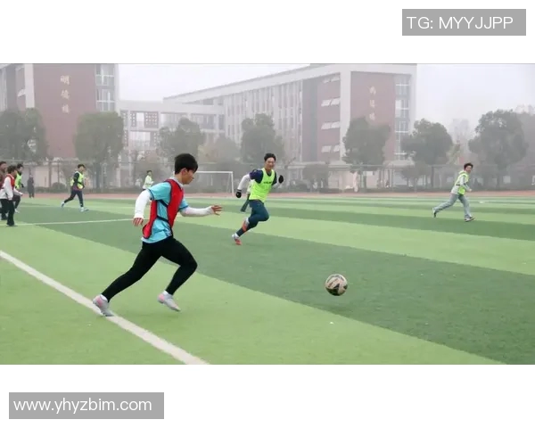 快乐足球男的青春梦想与拼搏精神在绿茵场上绽放光彩 快乐足球男的青春梦想与拼搏精神在绿茵场上绽放光彩